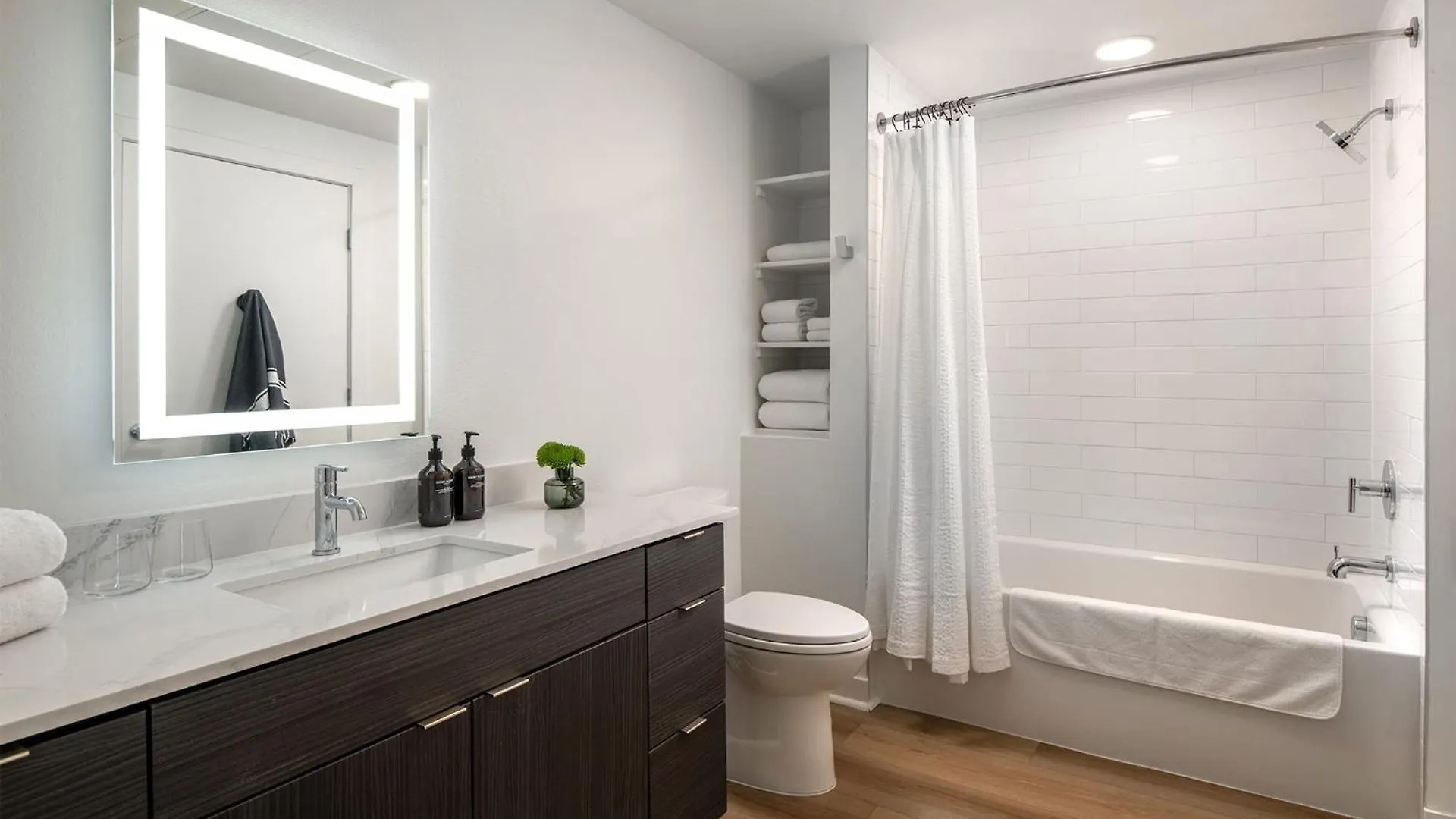 1 Bedroom Luxury Ariva Apartment Las Vegas